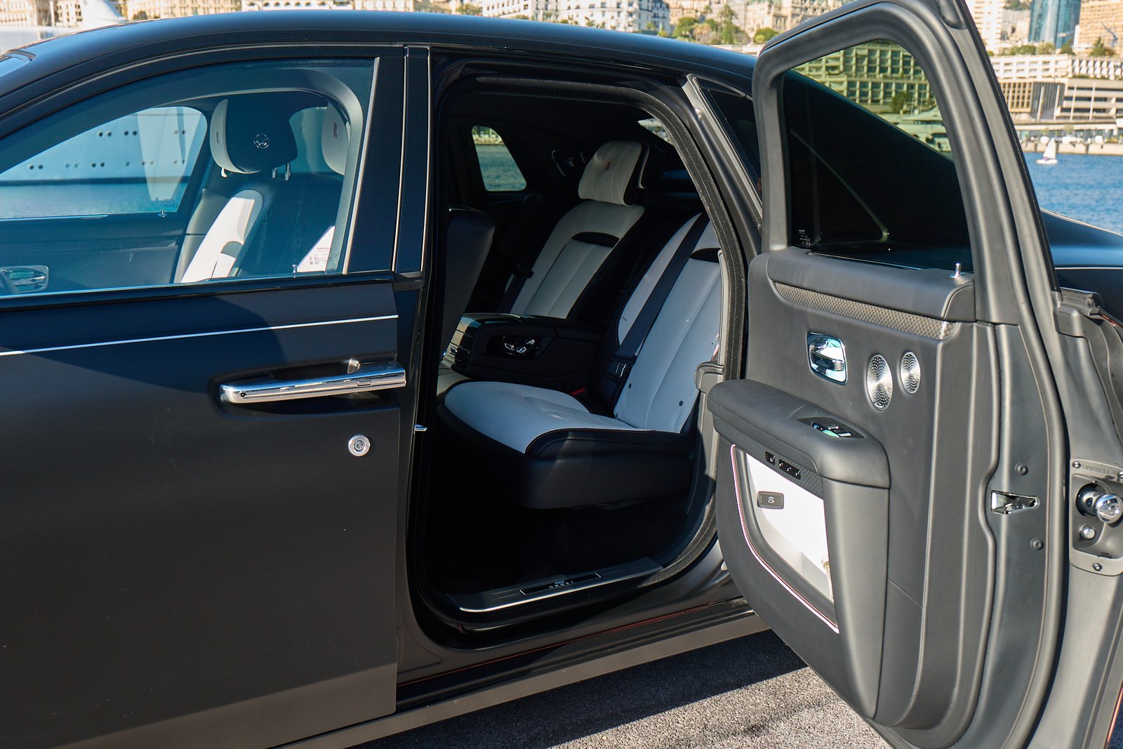 Rolls Royce Ghost Black Badge — photo 6